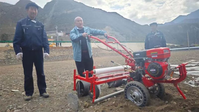 插秧機(jī)鏈條斷裂，如何快速更換？**